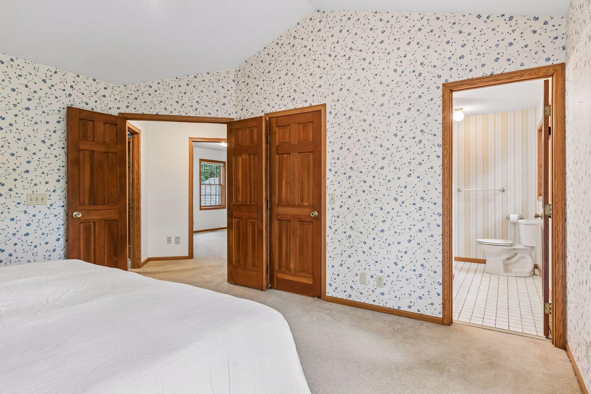 303 Hazel Street W