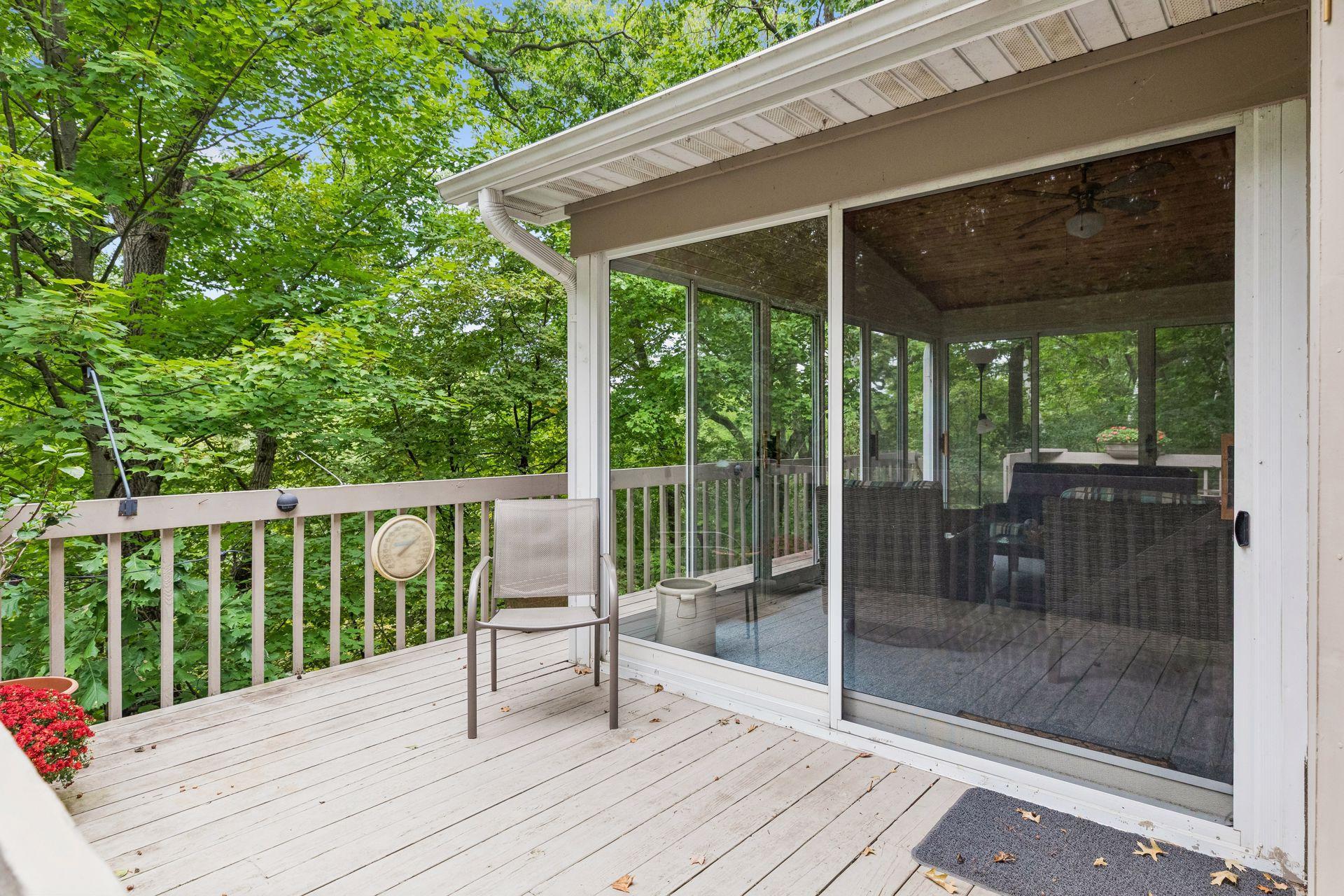 303 Hazel Street W