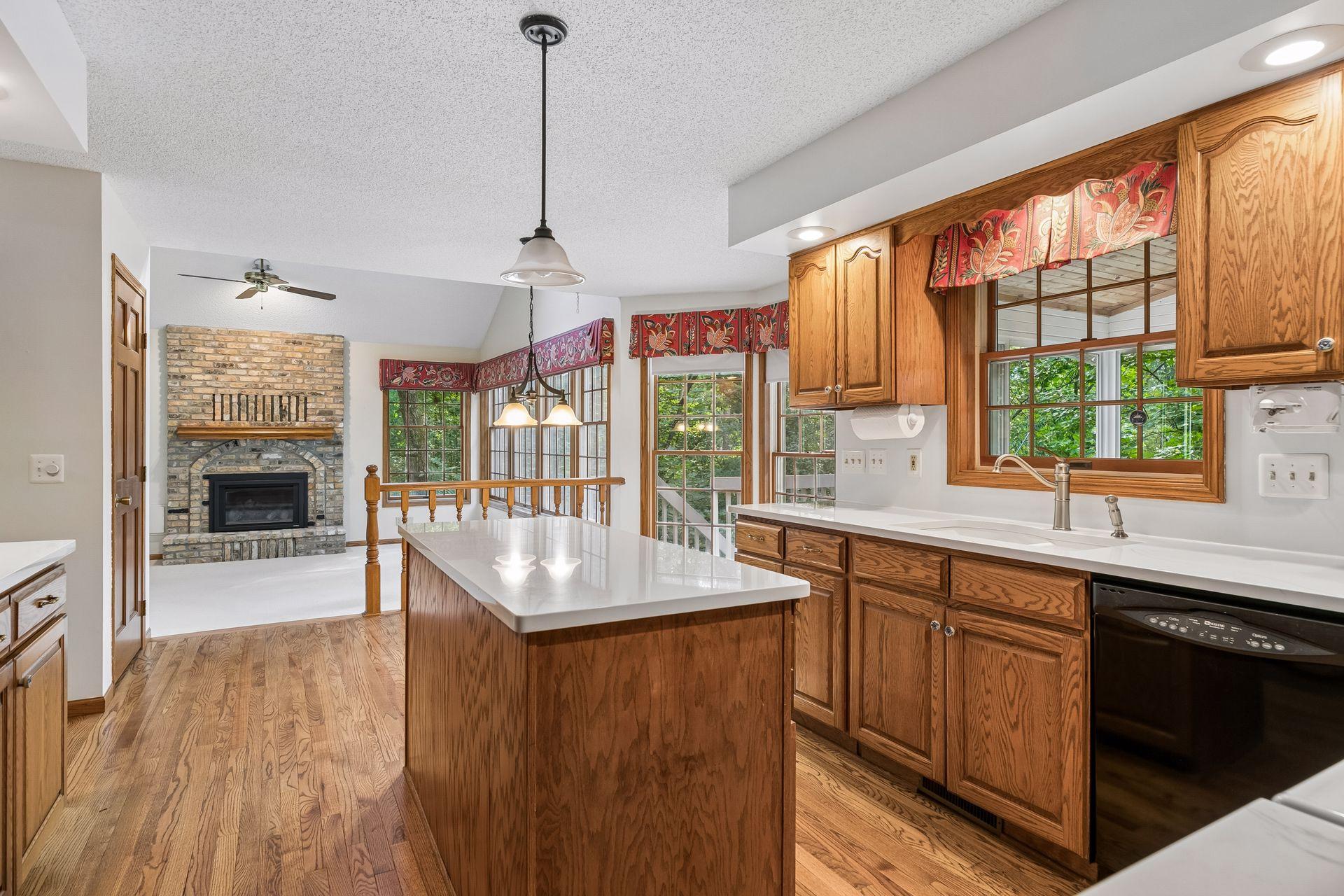 303 Hazel Street W