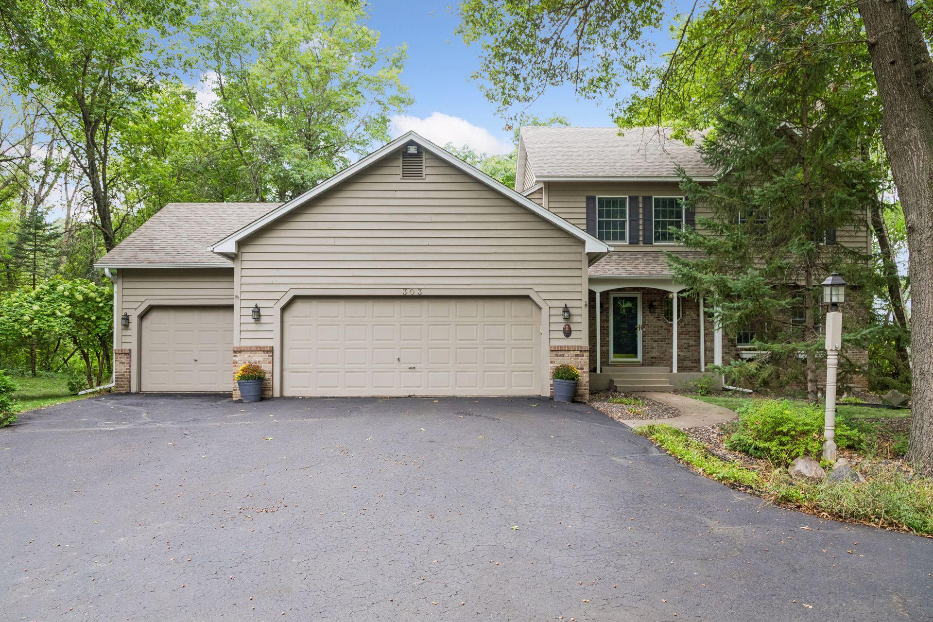 303 Hazel Street W