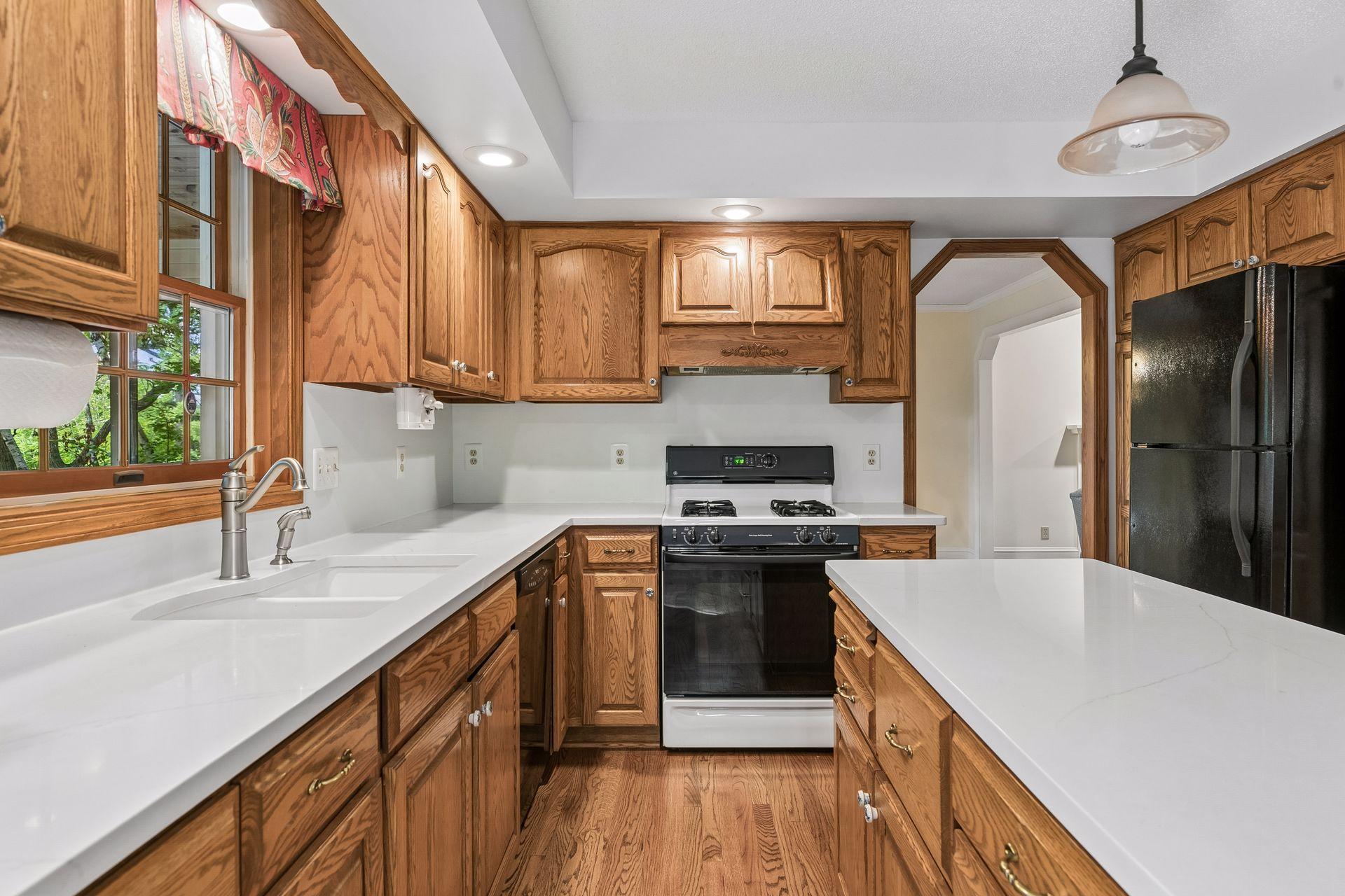 303 Hazel Street W
