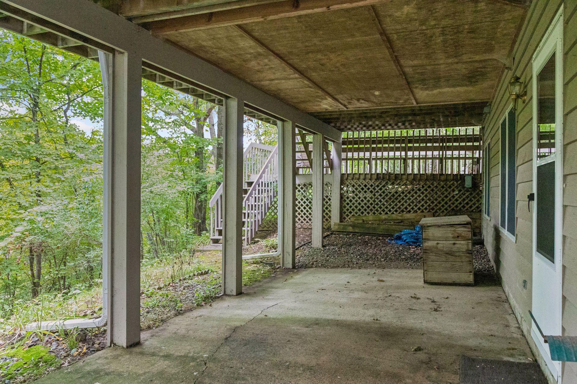 303 Hazel Street W