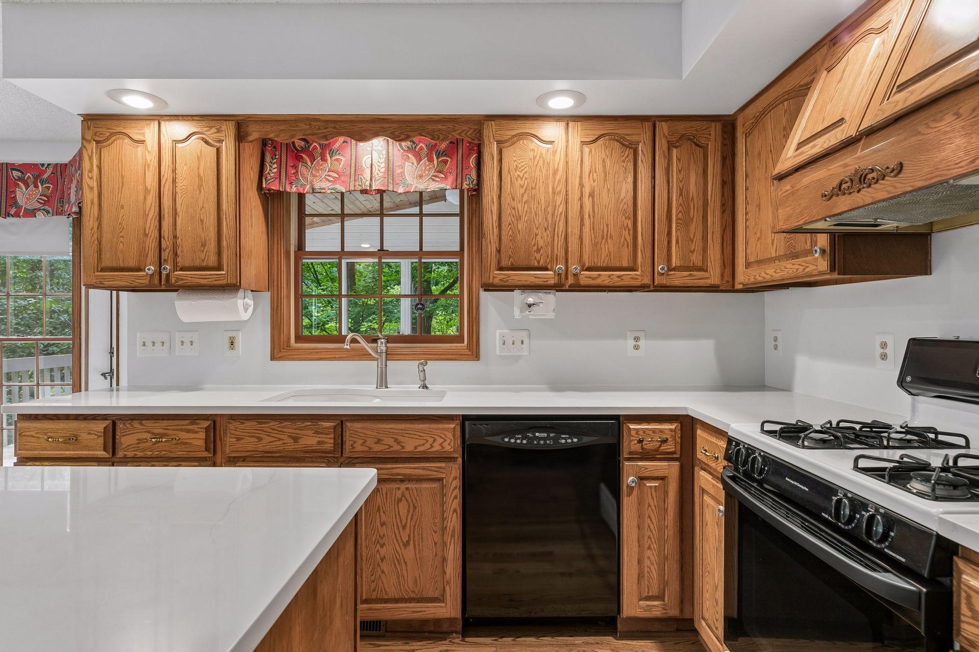 303 Hazel Street W