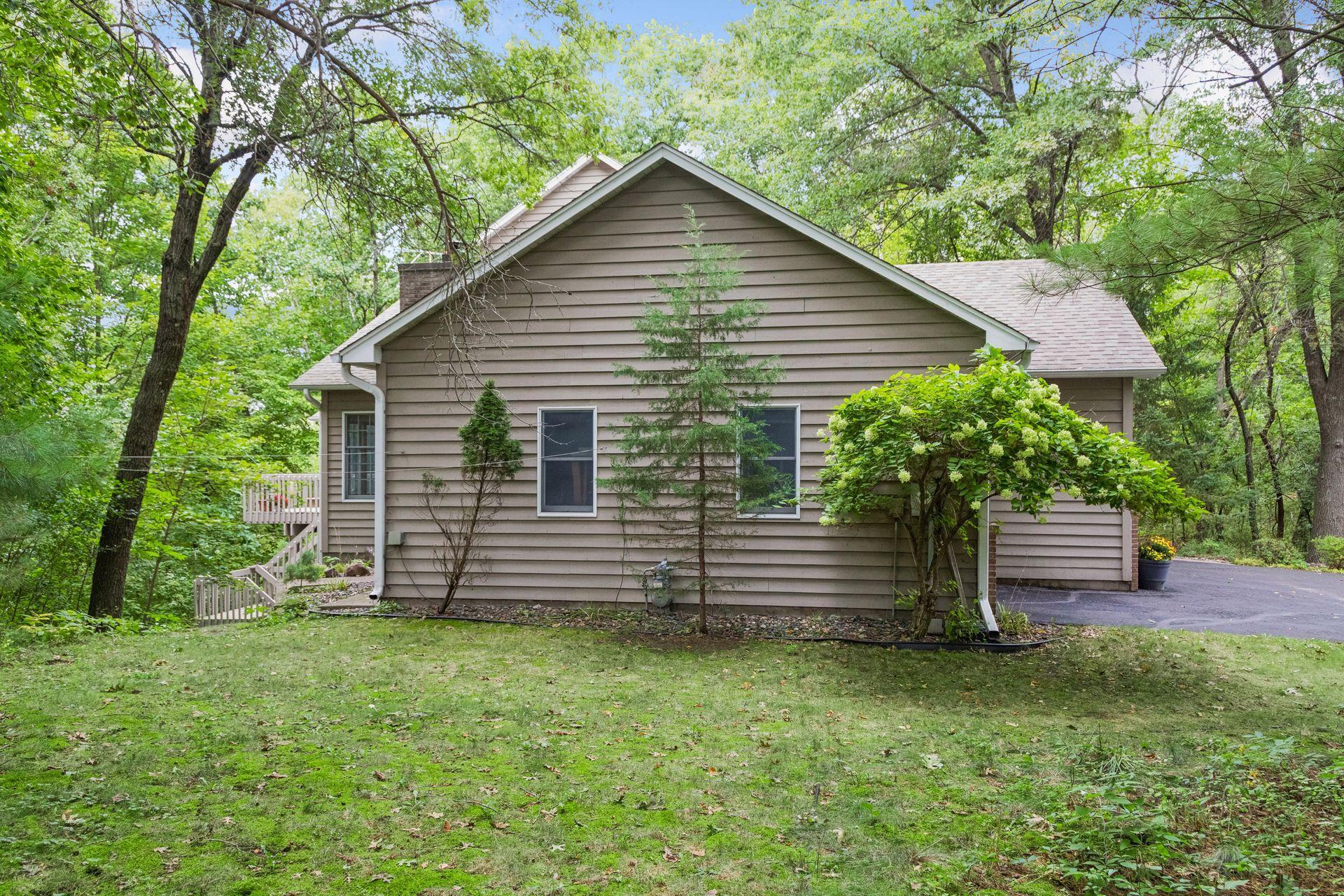 303 Hazel Street W
