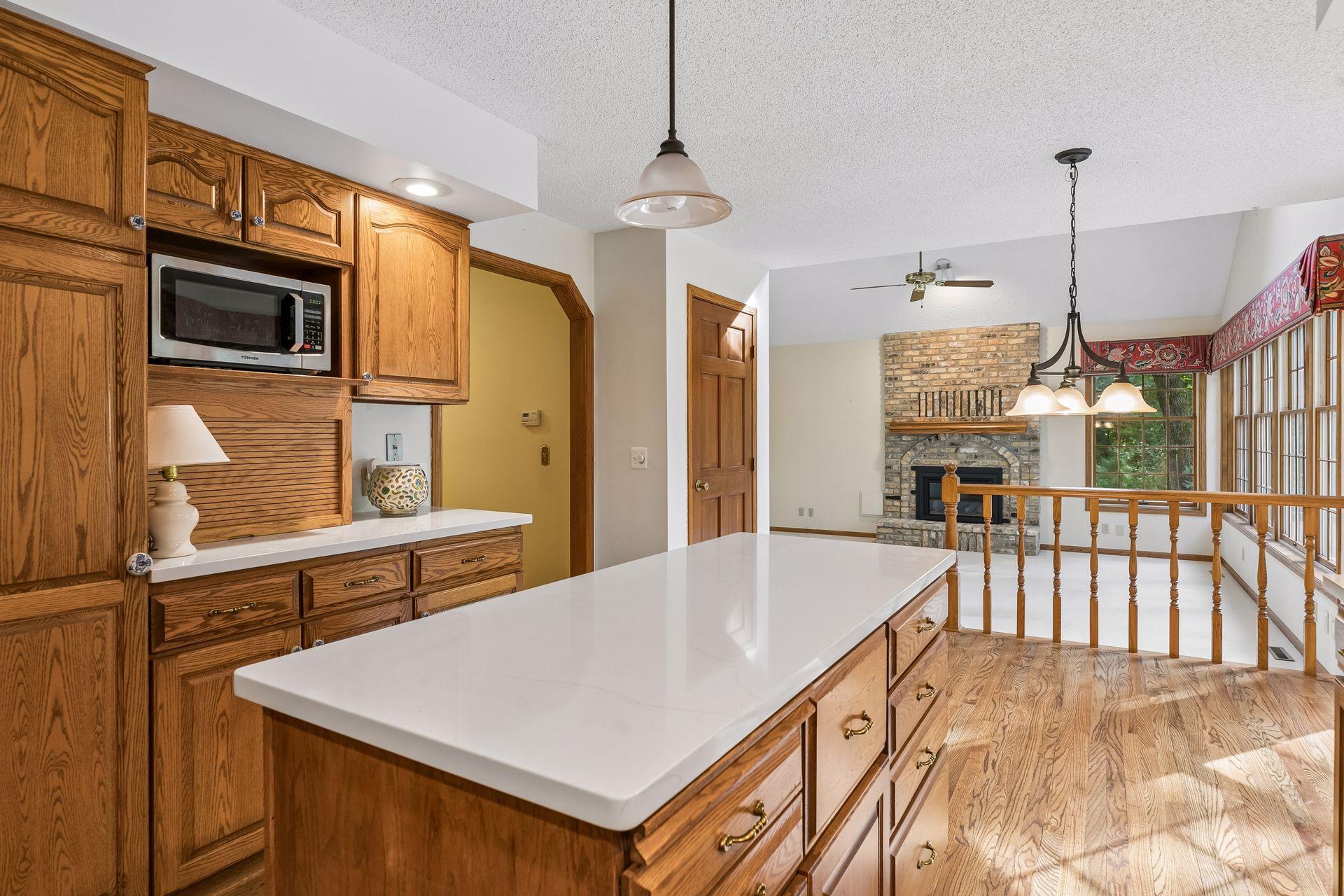 303 Hazel Street W