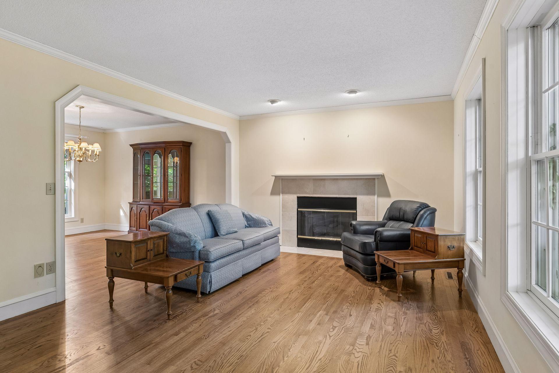 303 Hazel Street W