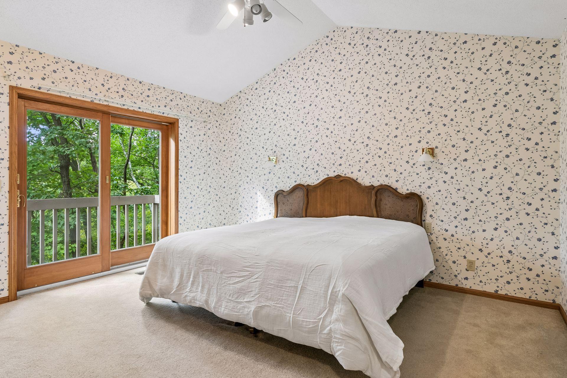 303 Hazel Street W