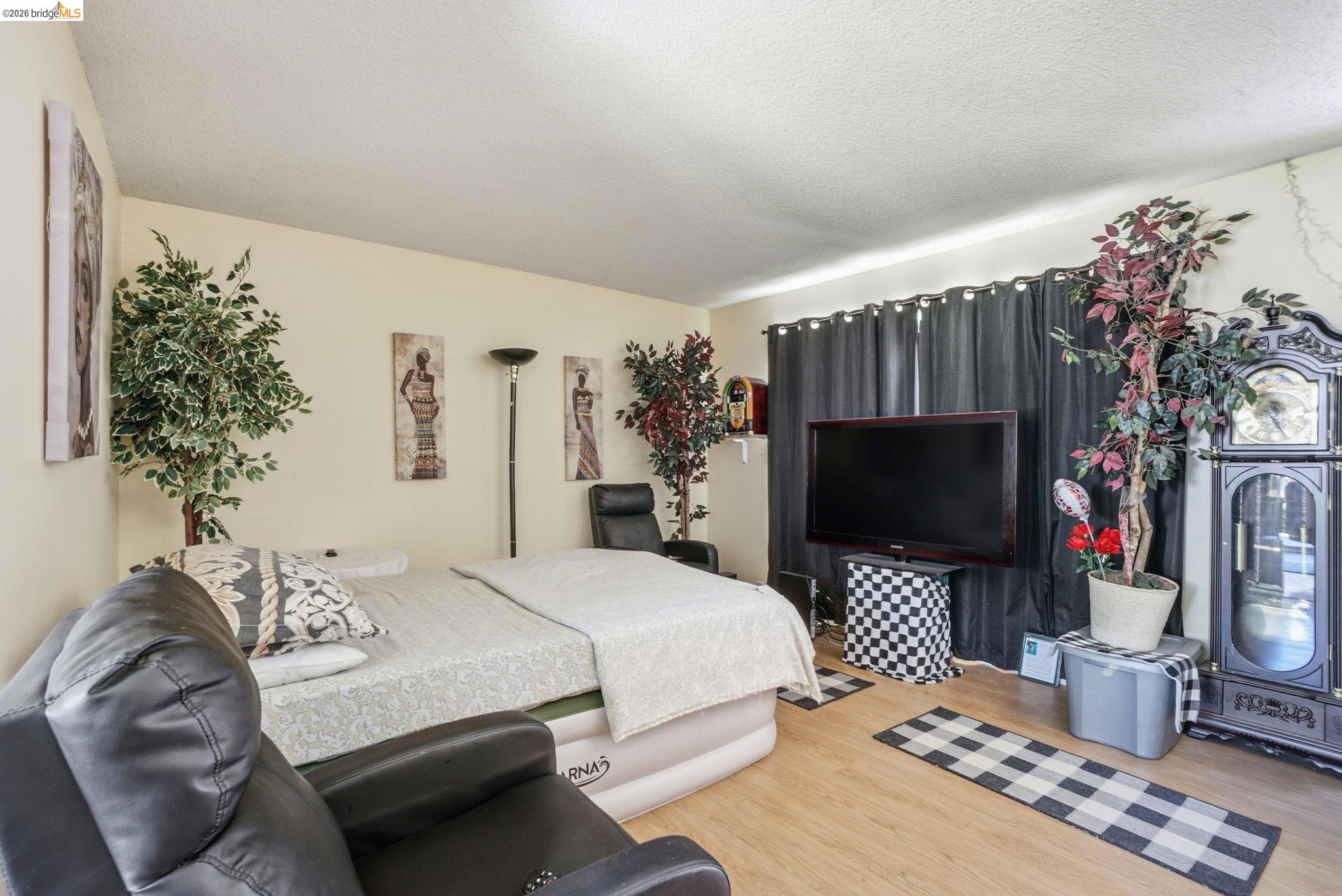 3513 Fairview