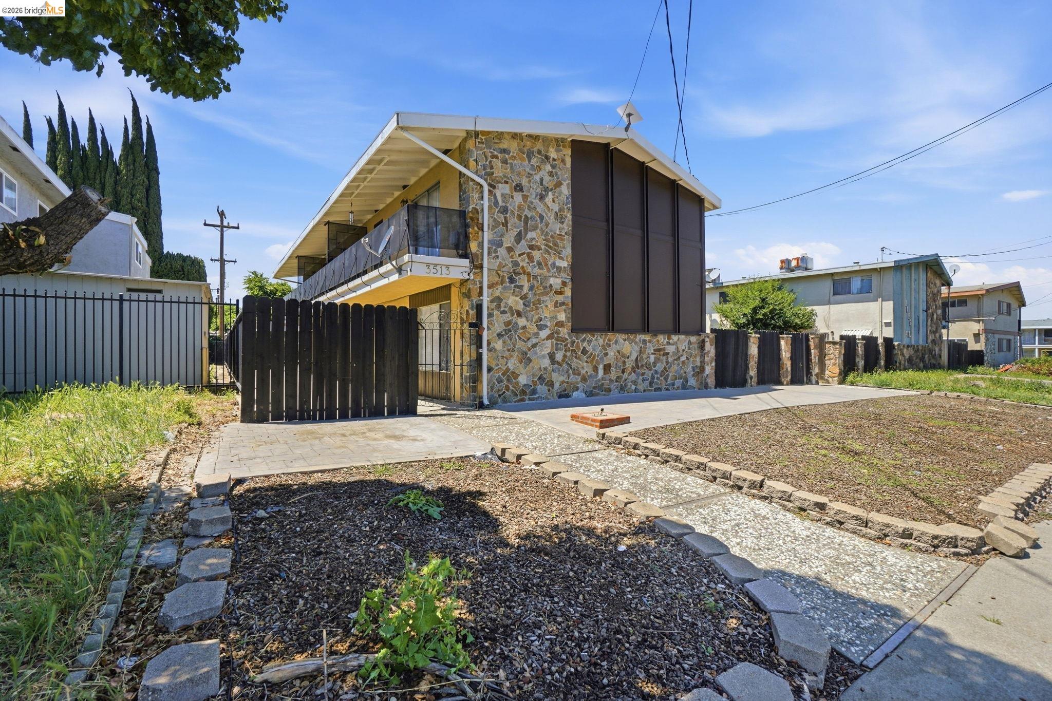 3513 Fairview