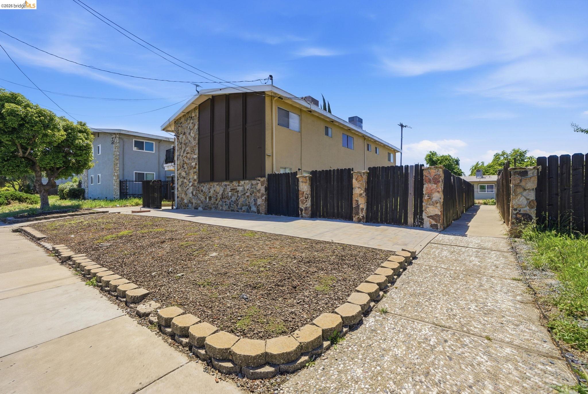3513 Fairview
