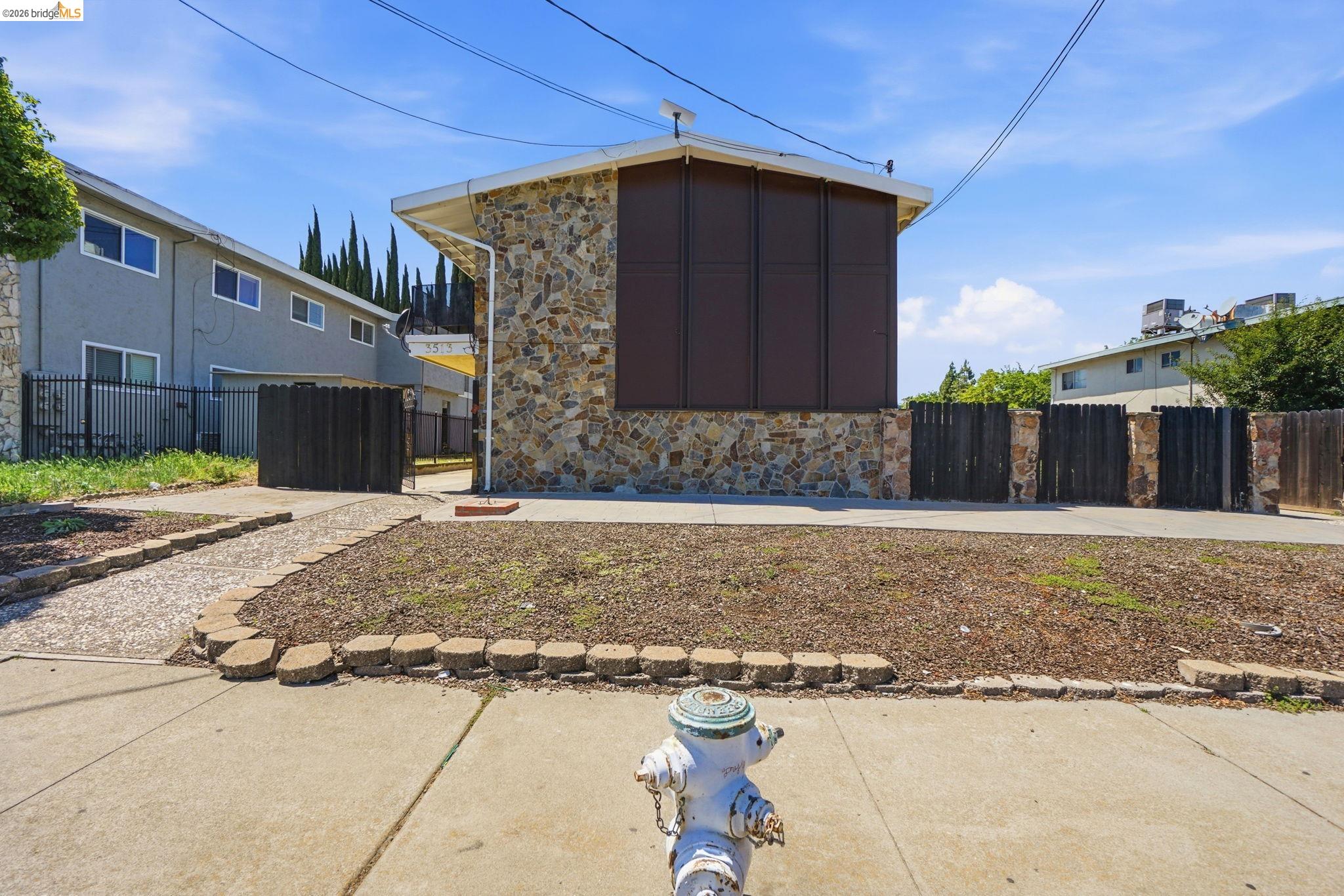 3513 Fairview