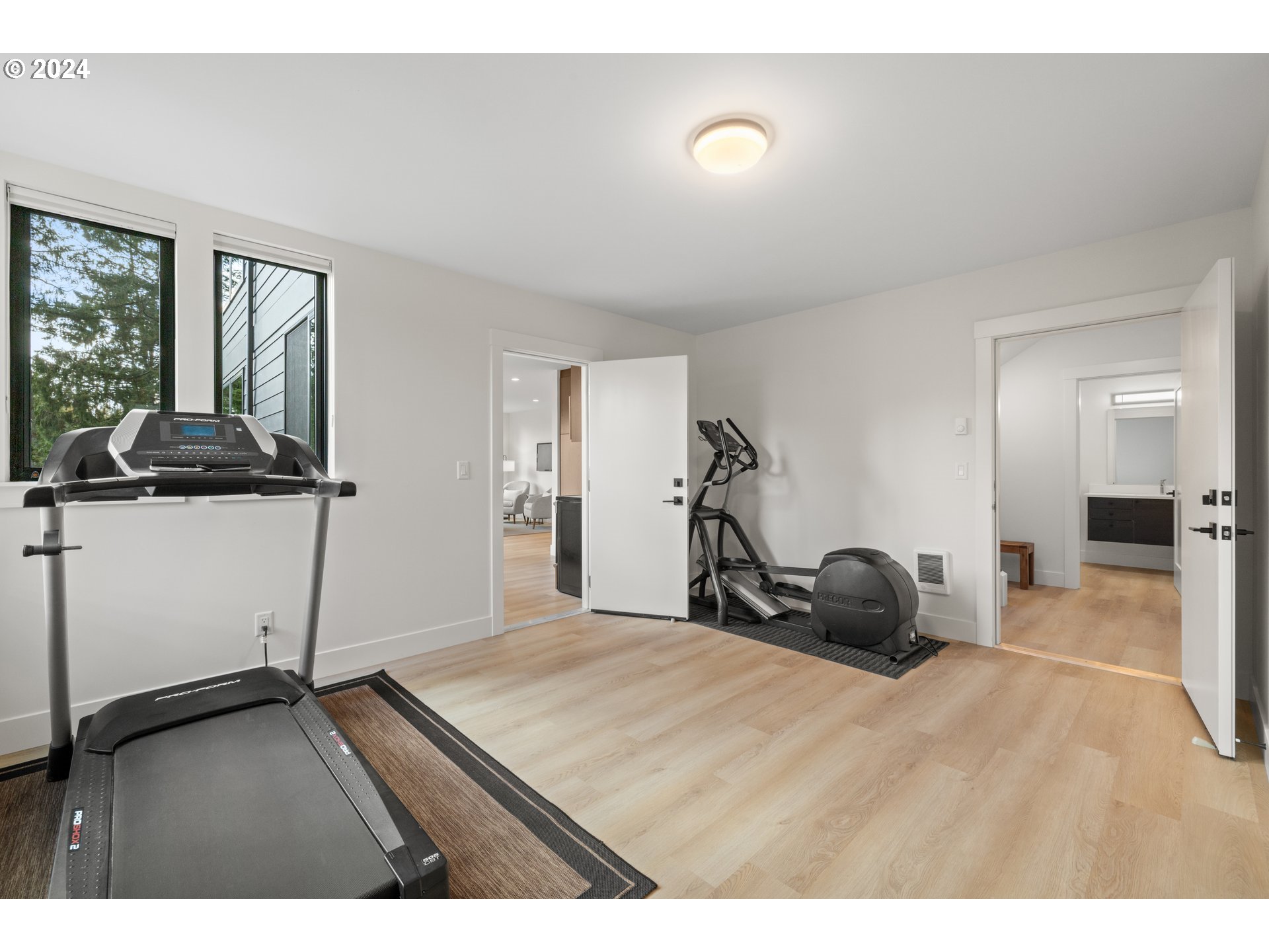 940 CAPILANO CT