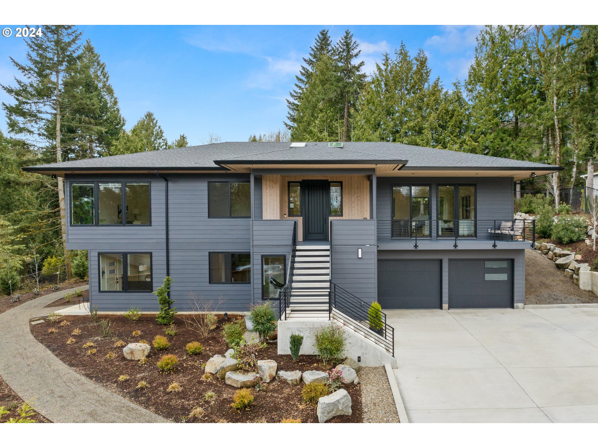 940 CAPILANO CT