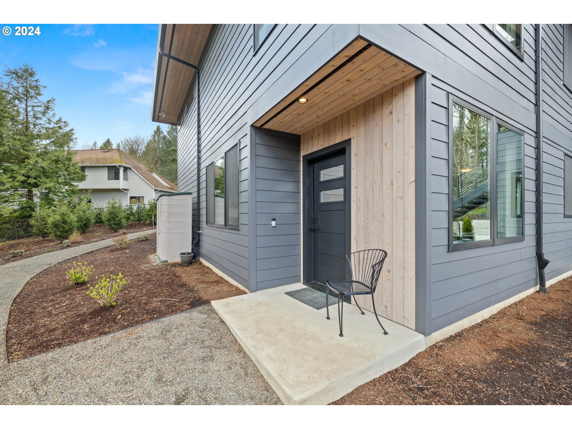 940 CAPILANO CT