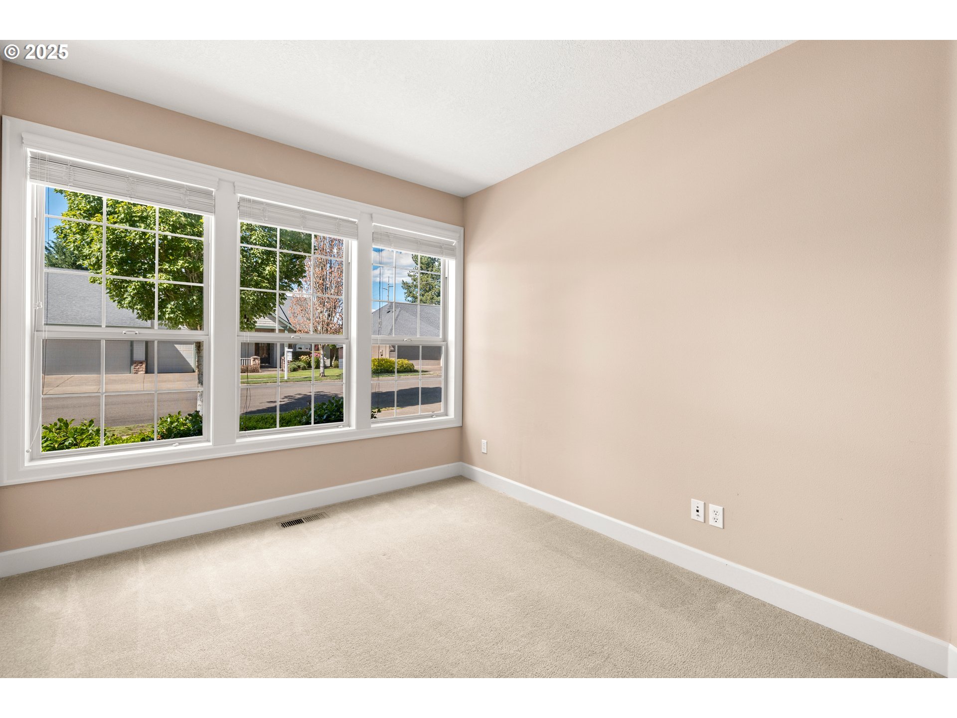 1465 NE 15TH AVE