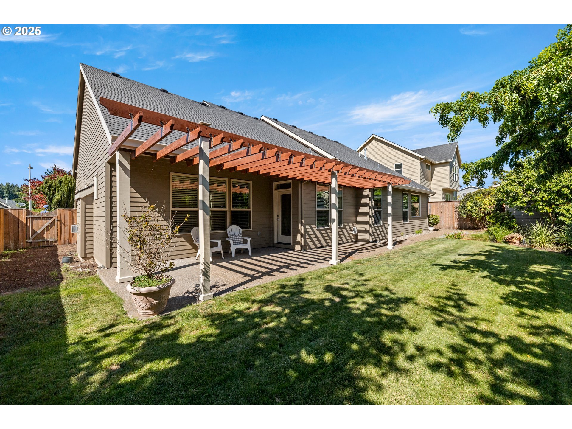1465 NE 15TH AVE