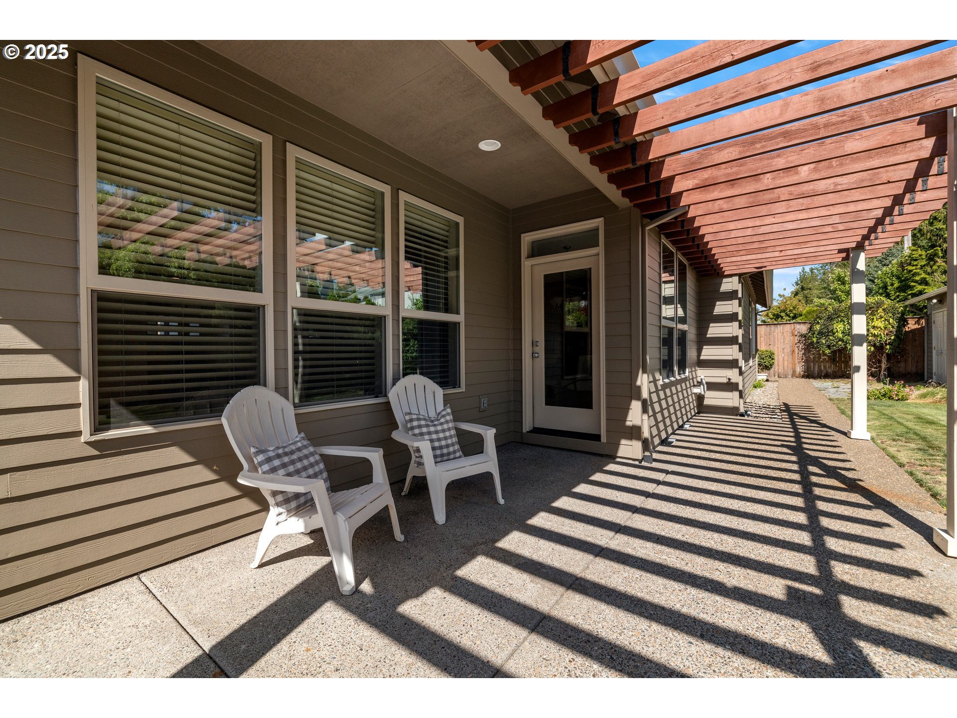1465 NE 15TH AVE