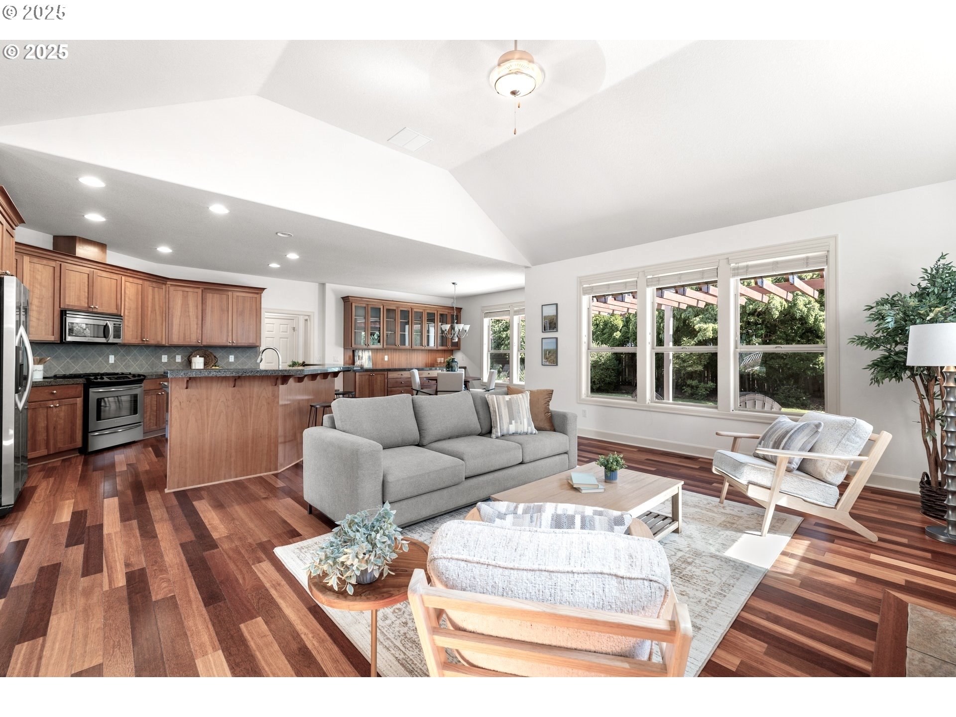 1465 NE 15TH AVE