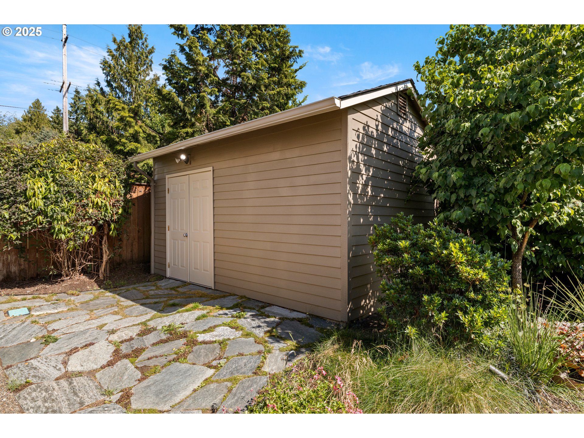 1465 NE 15TH AVE