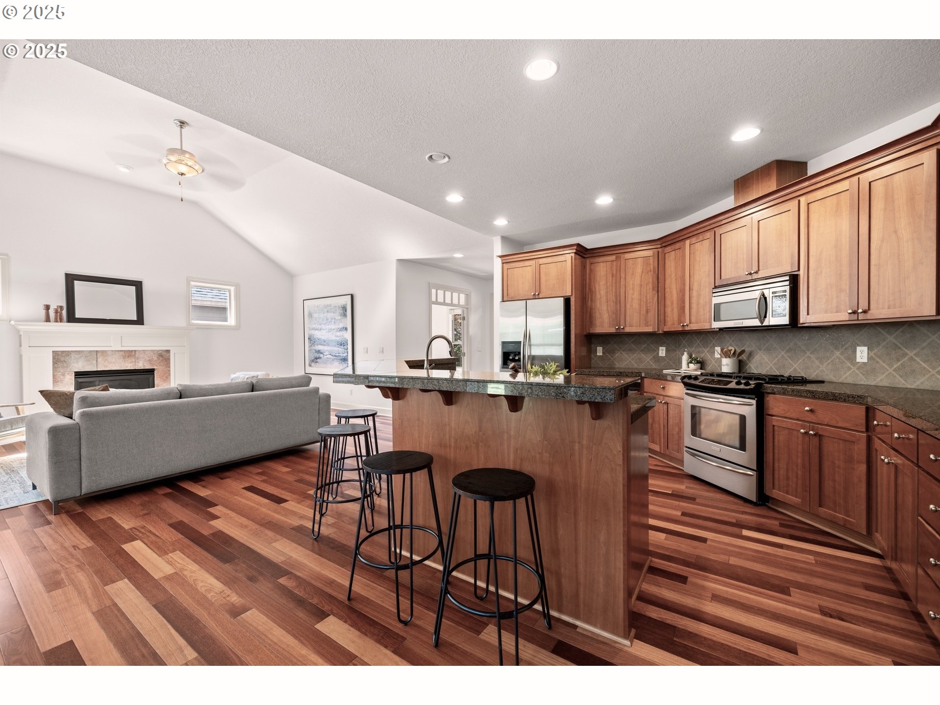 1465 NE 15TH AVE
