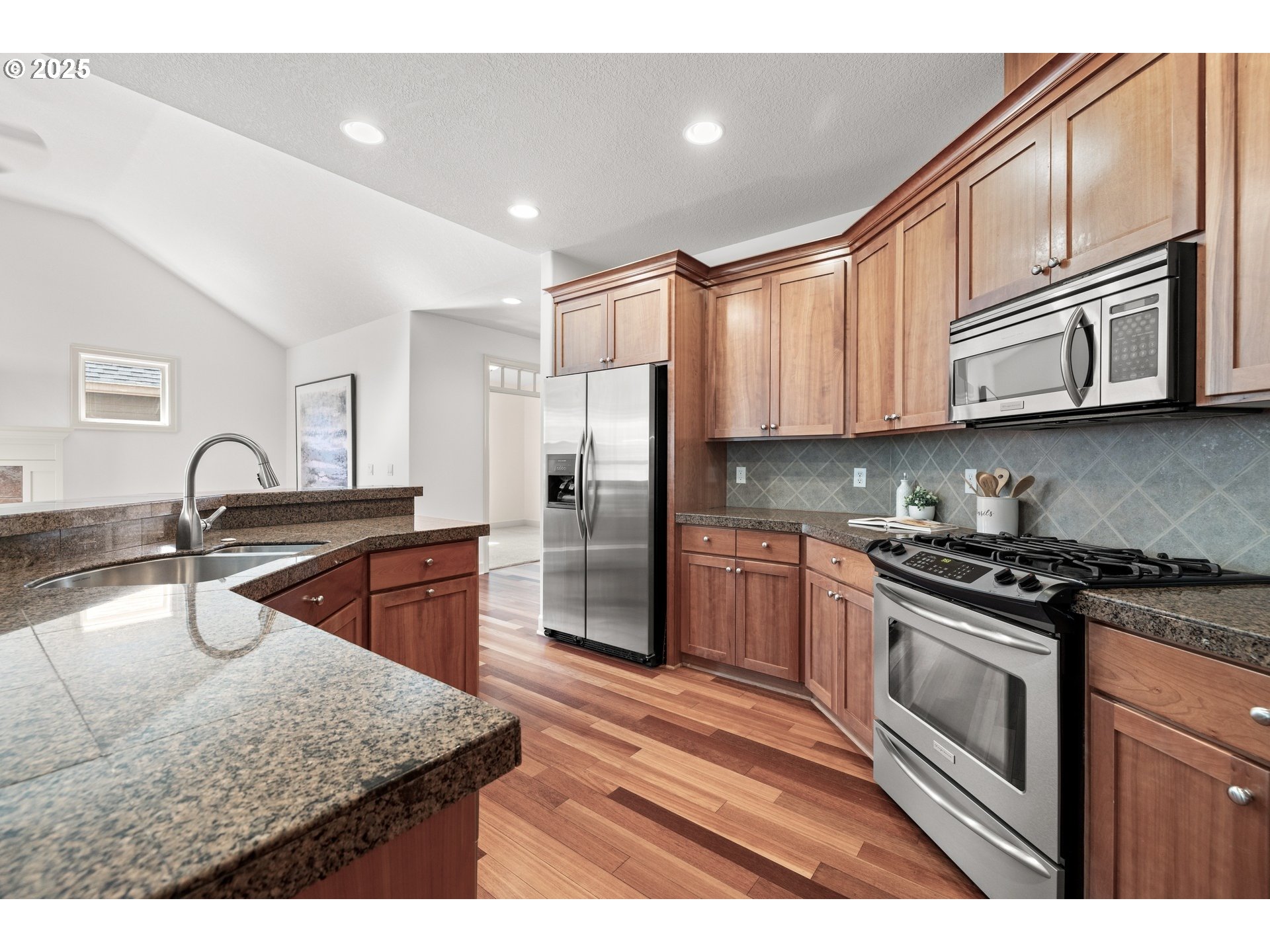 1465 NE 15TH AVE