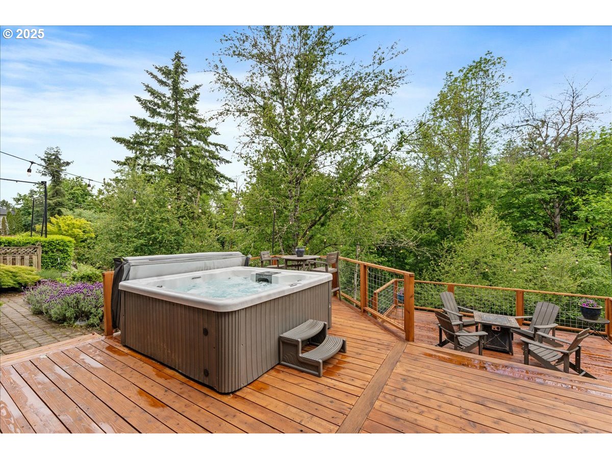 28563 SW CASCADE LOOP
