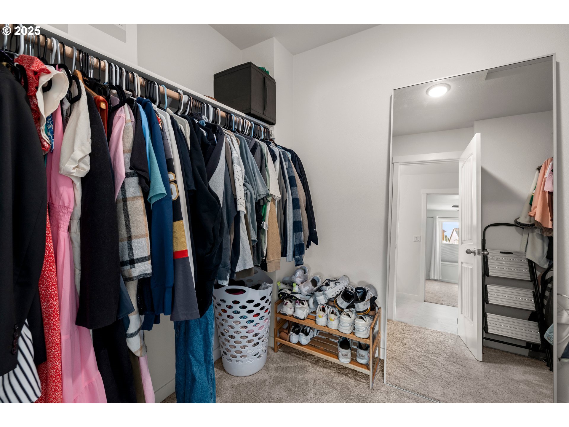 317 E BARBARAS WAY