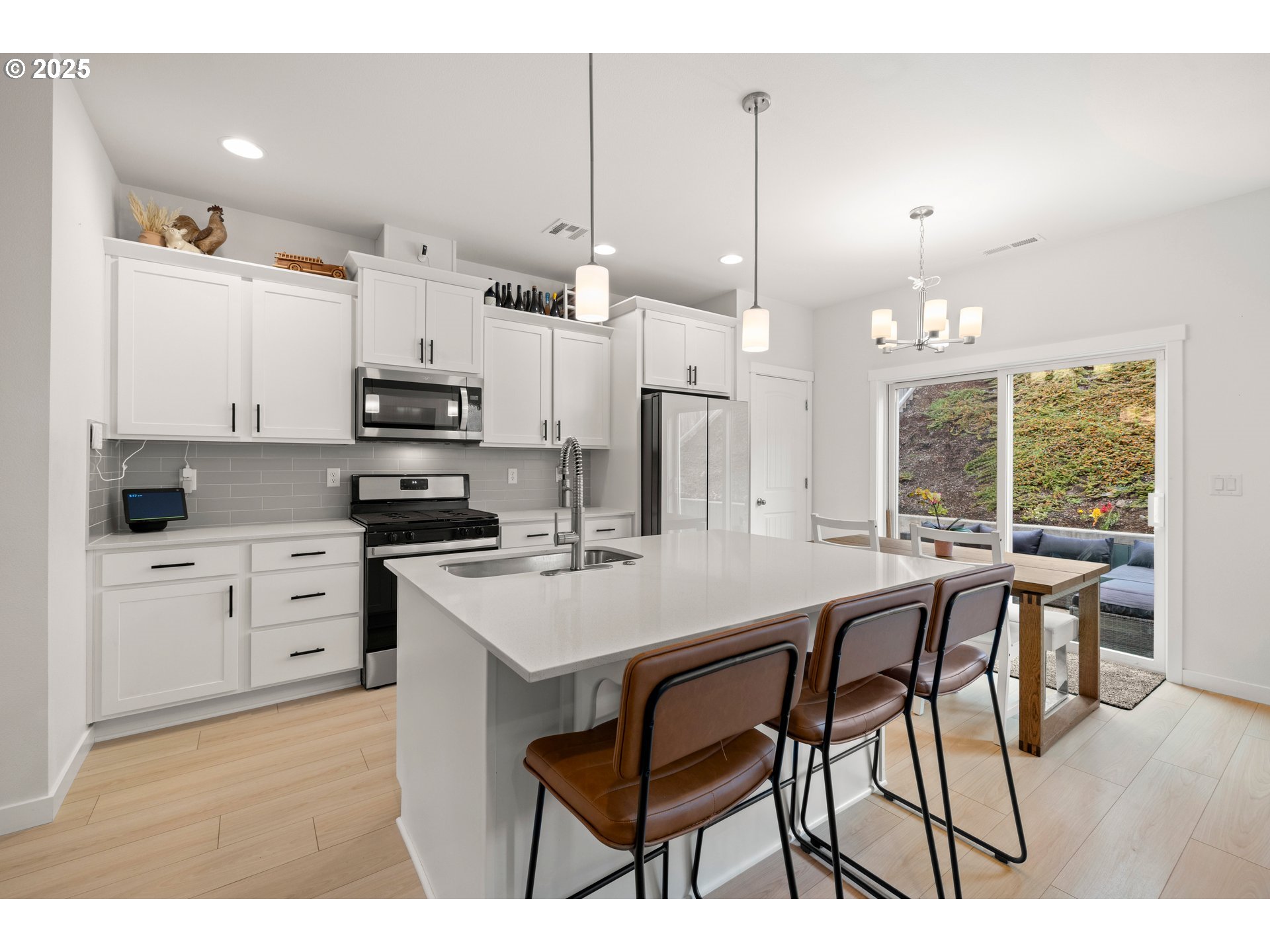 317 E BARBARAS WAY