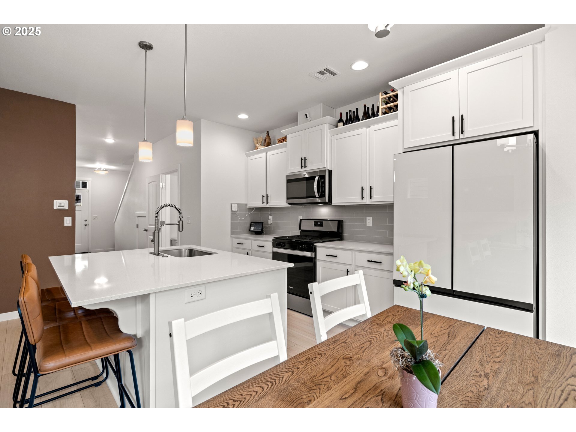 317 E BARBARAS WAY