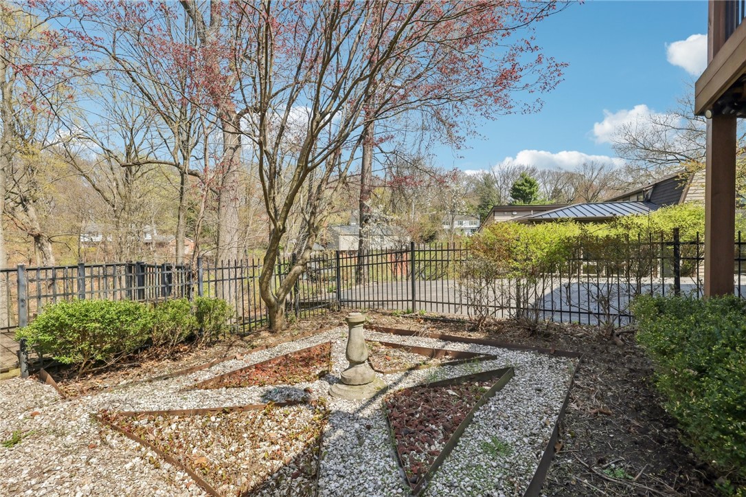 5 Knollwood Dr