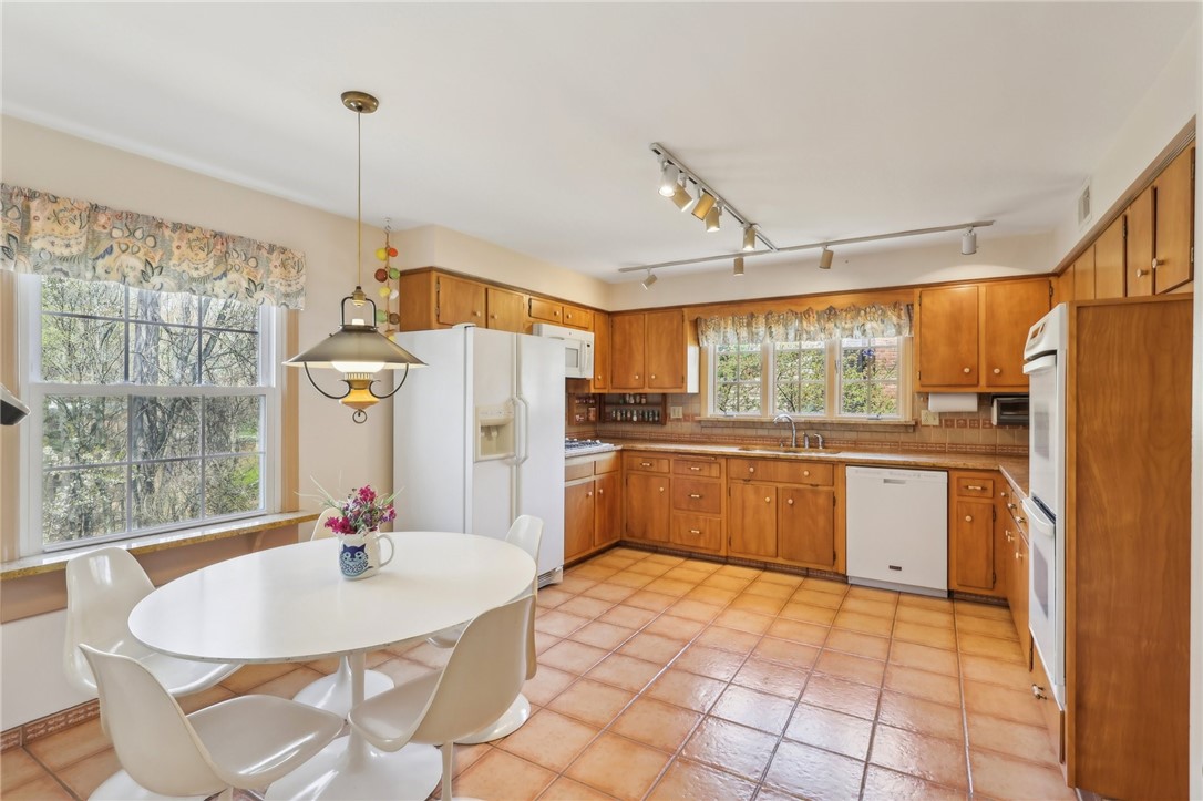 5 Knollwood Dr