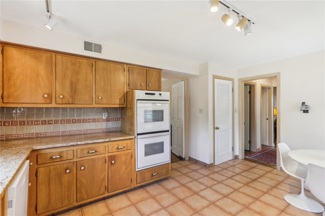 5 Knollwood Dr