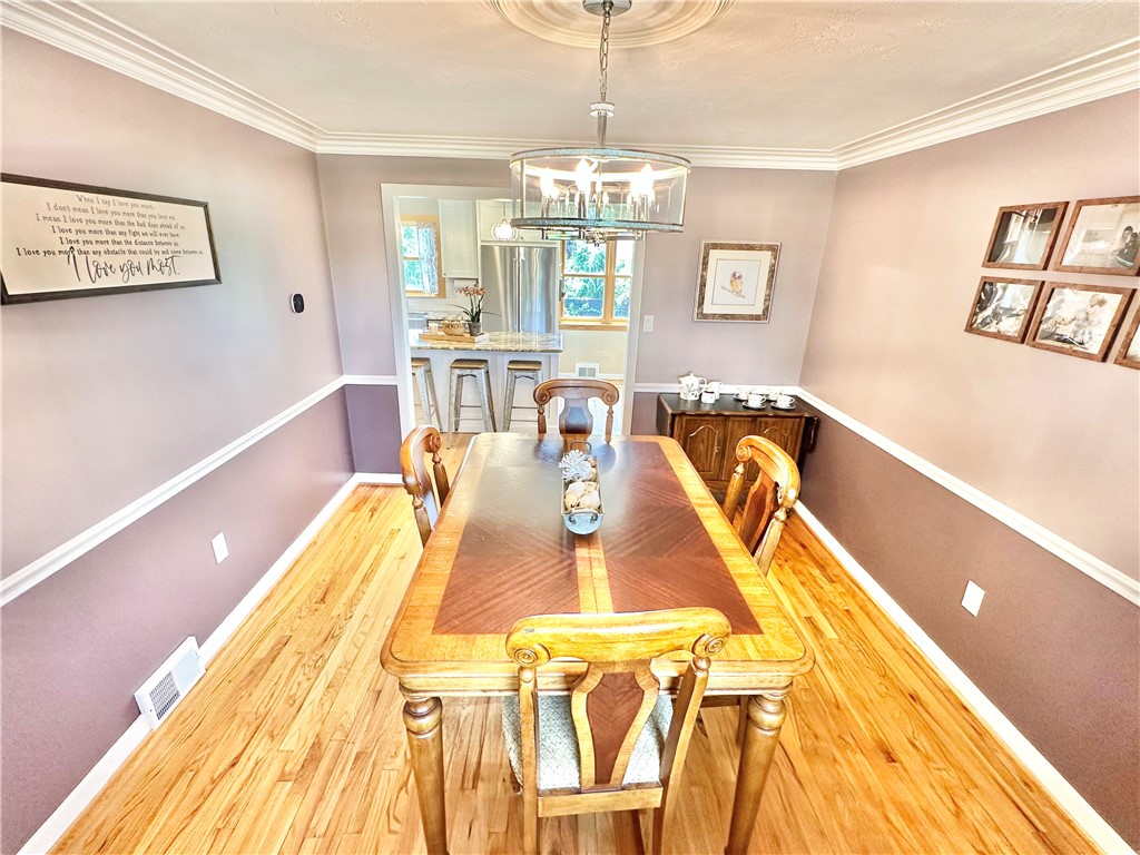 2467 Broadlawn Dr