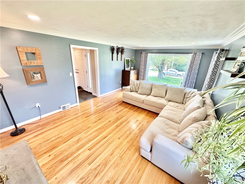 2467 Broadlawn Dr