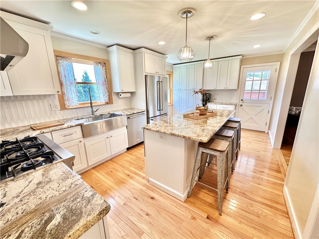 2467 Broadlawn Dr