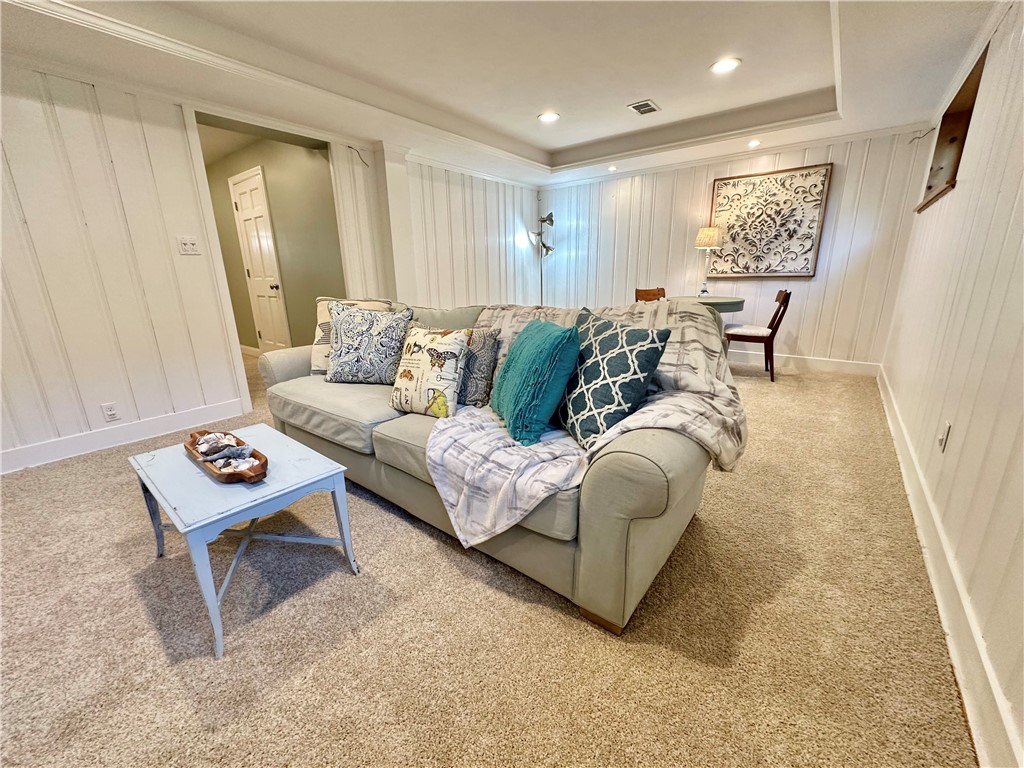 2467 Broadlawn Dr