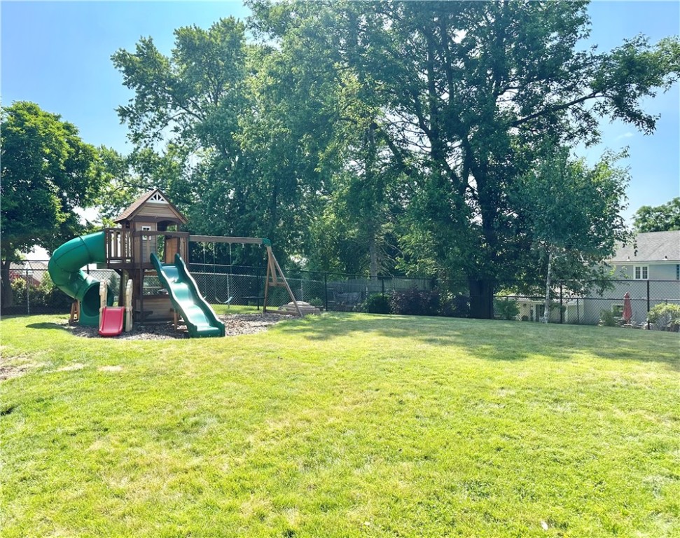 2467 Broadlawn Dr