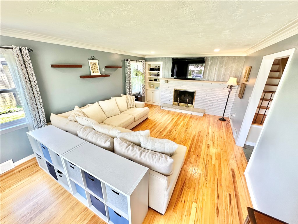 2467 Broadlawn Dr
