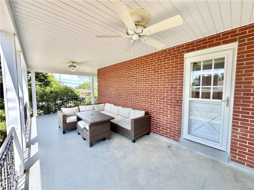 2467 Broadlawn Dr