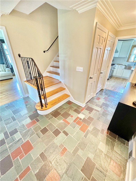 2467 Broadlawn Dr