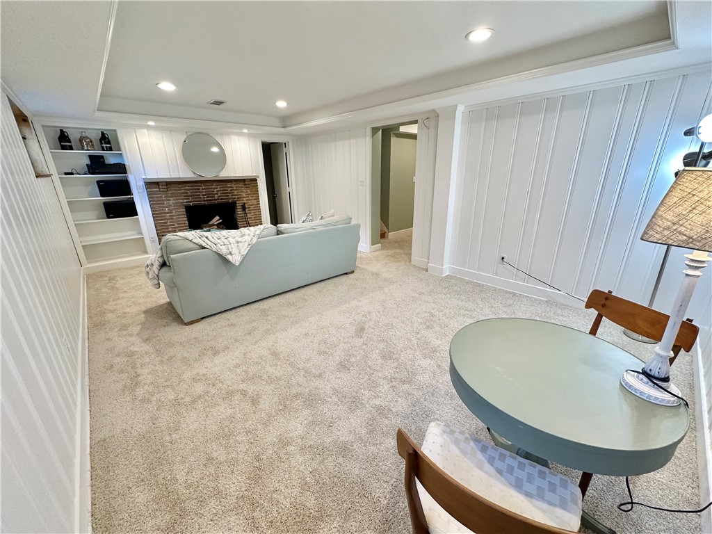 2467 Broadlawn Dr