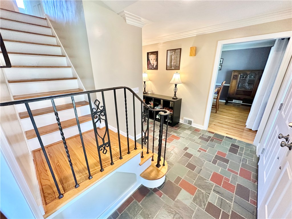 2467 Broadlawn Dr