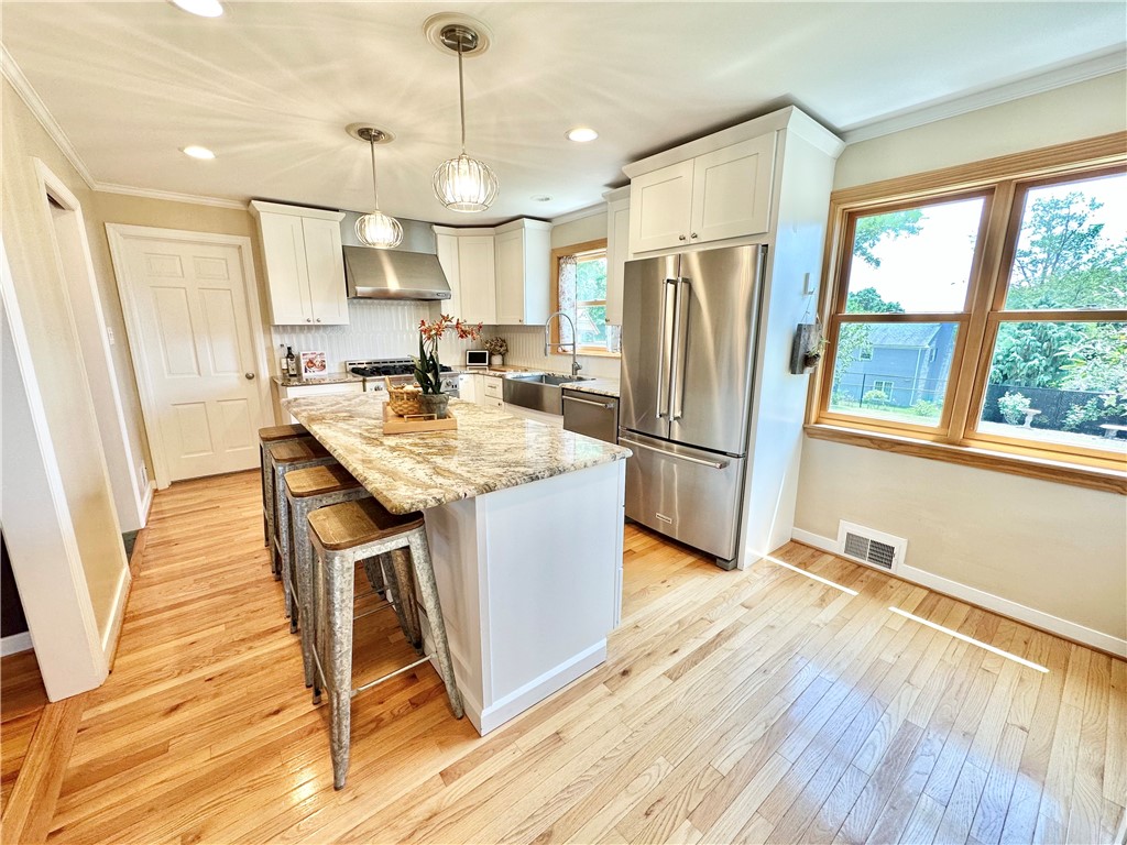 2467 Broadlawn Dr