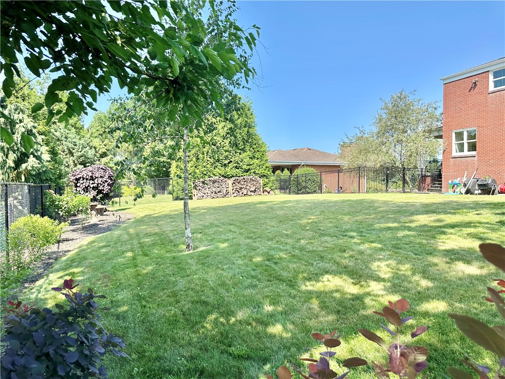 2467 Broadlawn Dr