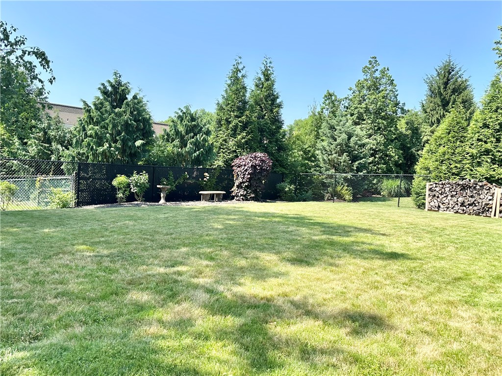 2467 Broadlawn Dr