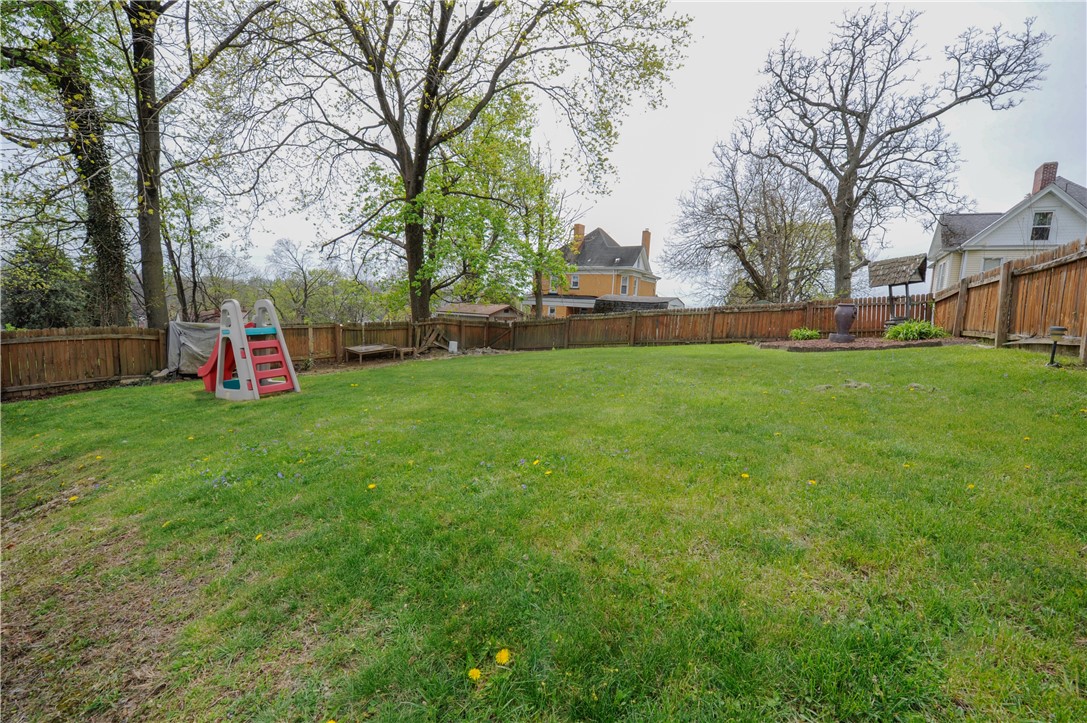 922 Maple Ave