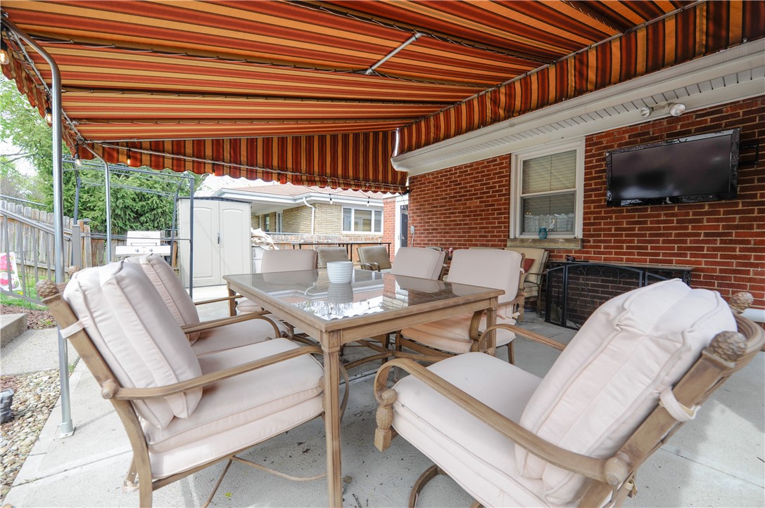 922 Maple Ave