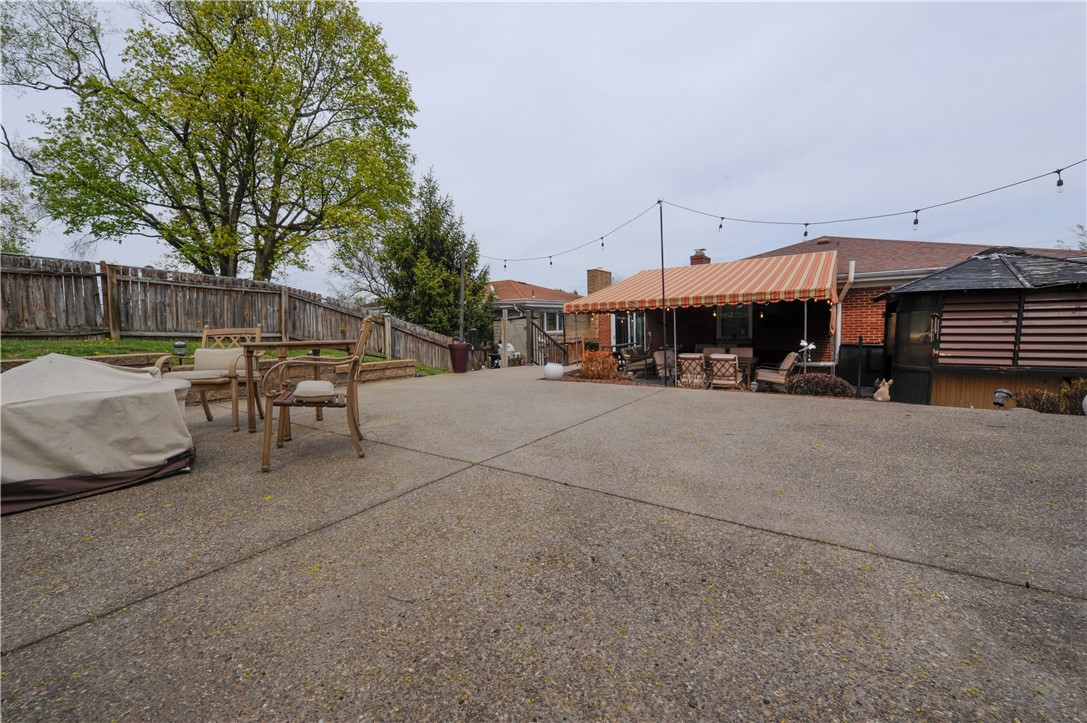 922 Maple Ave