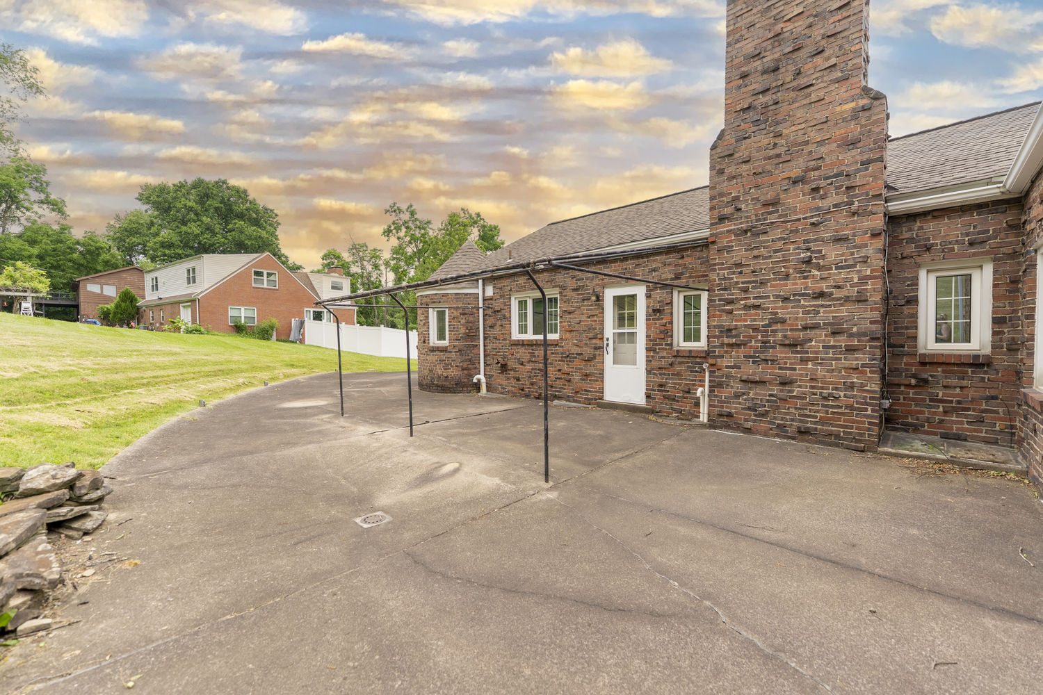 927 McNeilly ROAD