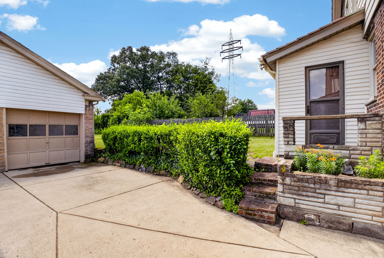 246 Hazel DRIVE